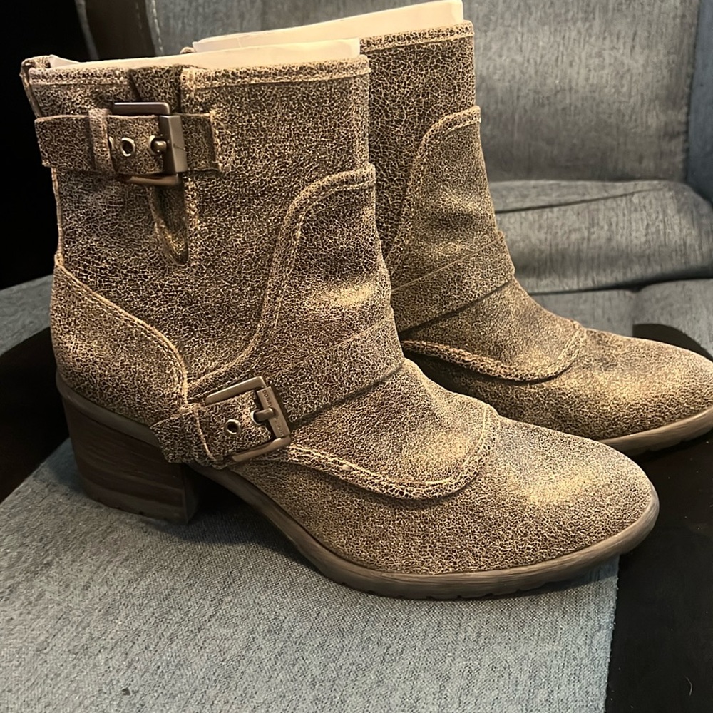 Donald j Pliner distressed leather grey boots